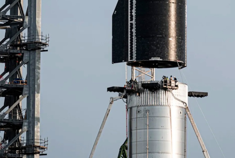 Nhân viên của công ty SpaceX đã qua đời tại công trường chỉ vài ngày trước khi khởi động Starship, nguyên nhân vụ việc đang được điều tra.
