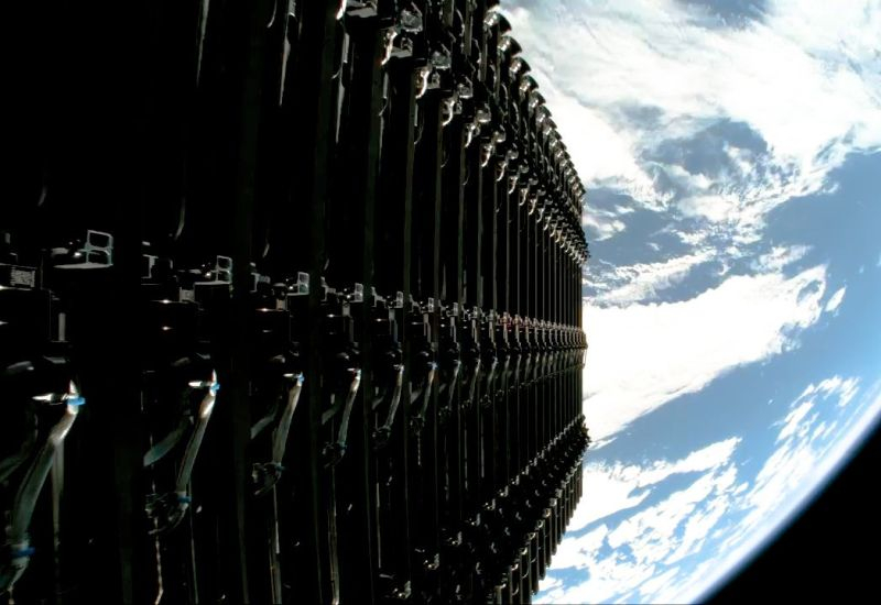 SpaceX và Blue Origin đã tranh cãi về các trung tâm dữ liệu đám mây, khi họ gửi đơn khiếu nại tới FCC với nhau.