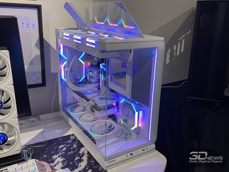Báo cáo từ gian hàng triển lãm 1stPlayer tại Computex 2026: các vỏ kính toàn cảnh, SZO, quạt- màn hình và những bộ nguồn nhỏ nhưng mạnh mẽ