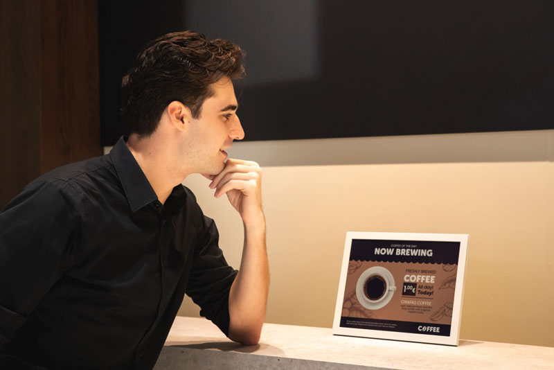 Samsung ra mắt một chiếc màn hình E‑Ink độc đáo, sử dụng “mực điện tử” có màu sắc được chế tạo từ phytoplankton.