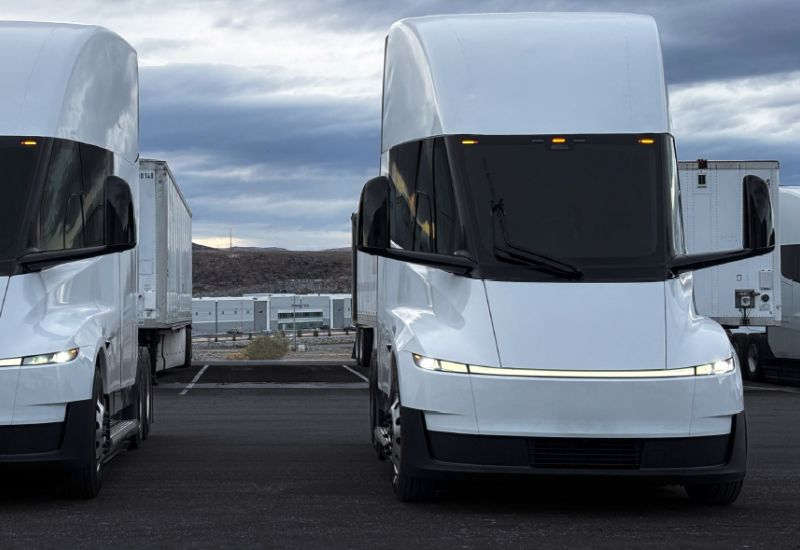 Giá của xe tải điện Tesla Semi đã cao hơn đáng kể so với mức công bố, nhưng vẫn thấp hơn đối thủ cạnh tranh.