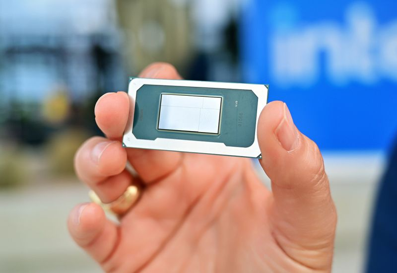 Bùng nổ AI đã làm tăng nhu cầu về bộ xử lý Intel, và cổ phiếu tăng 20% sau báo cáo.