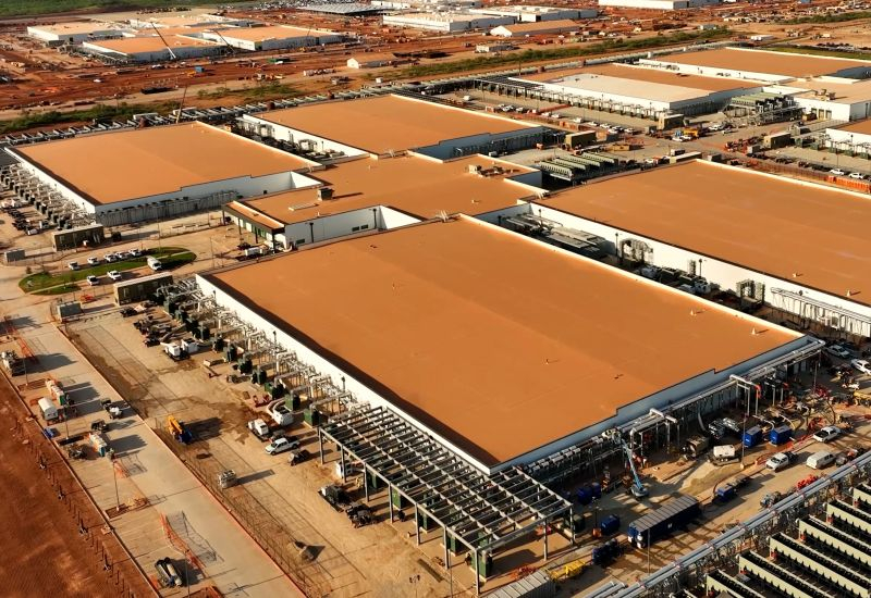 OpenAI đã rút giảm xây dựng trung tâm dữ liệu để làm dịu lo ngại của nhà đầu tư trước khi niêm yết cổ phiếu.