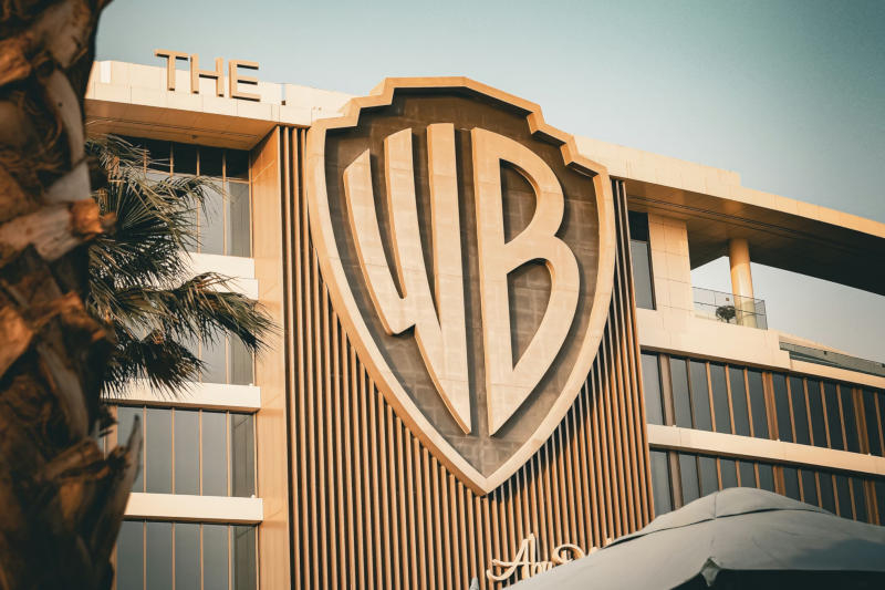 Netflix từ chối mua Warner Bros; Paramount đã chiến thắng.