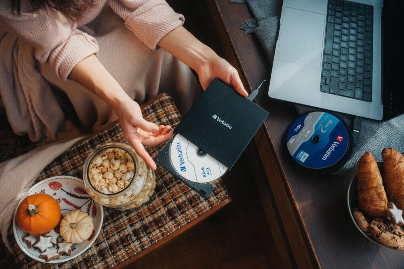 Dữ liệu I‑O và Verbatim đảm bảo tiếp tục sản xuất ổ cứng và đĩa Blu‑ray.