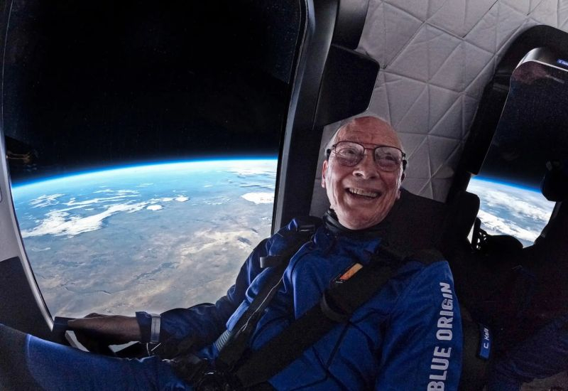 Blue Origin sẽ tạm dừng phát triển du lịch không gian ít nhất hai năm để tập trung vào dự án lên Mặt Trăng