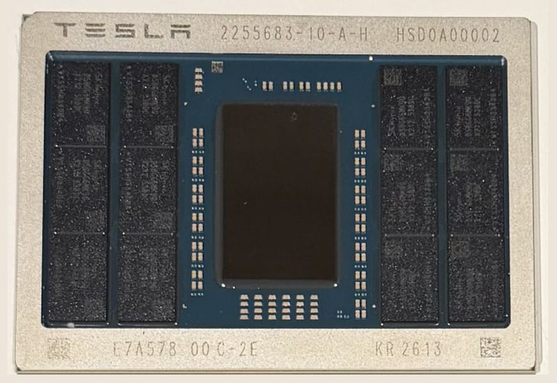 SpaceX dự định phát hành chip đồ họa riêng của mình cùng với Tesla, nhưng lại coi dự án này là rủi ro.