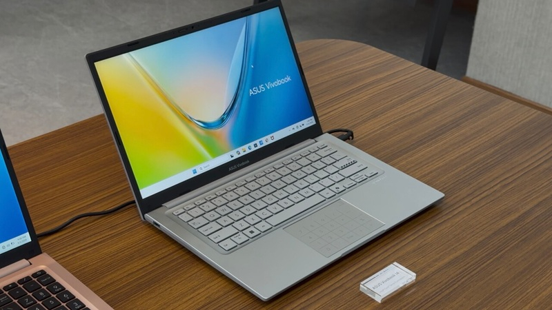 Asus đã giới thiệu các mẫu tiết kiệm năng lượng Vivobook S14 và S16 với bộ xử lý Core 7 sáu nhân, khẳng định tính cạnh tranh so với MacBook Neo