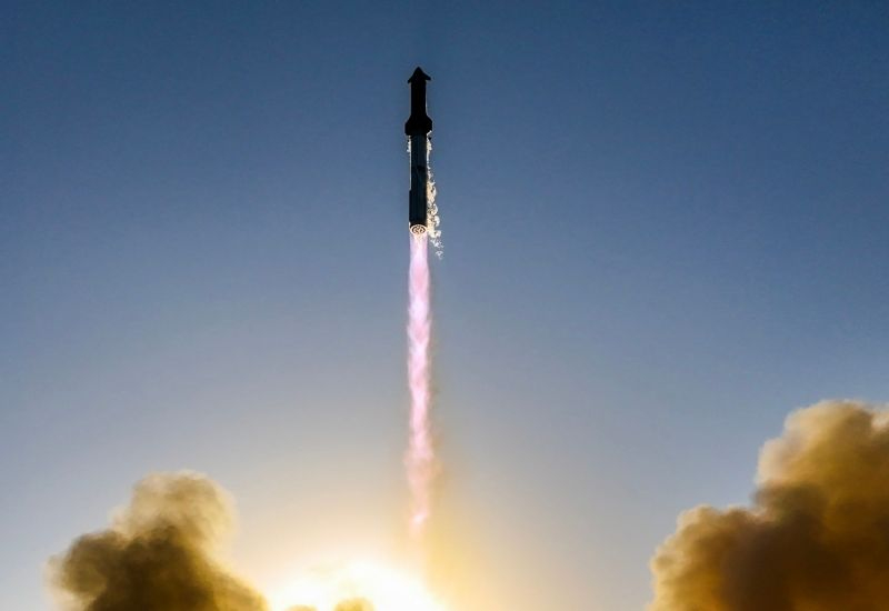SpaceX hoãn kế hoạch tới sao Hỏa để tập trung vào mặt trăng vào năm 2026.