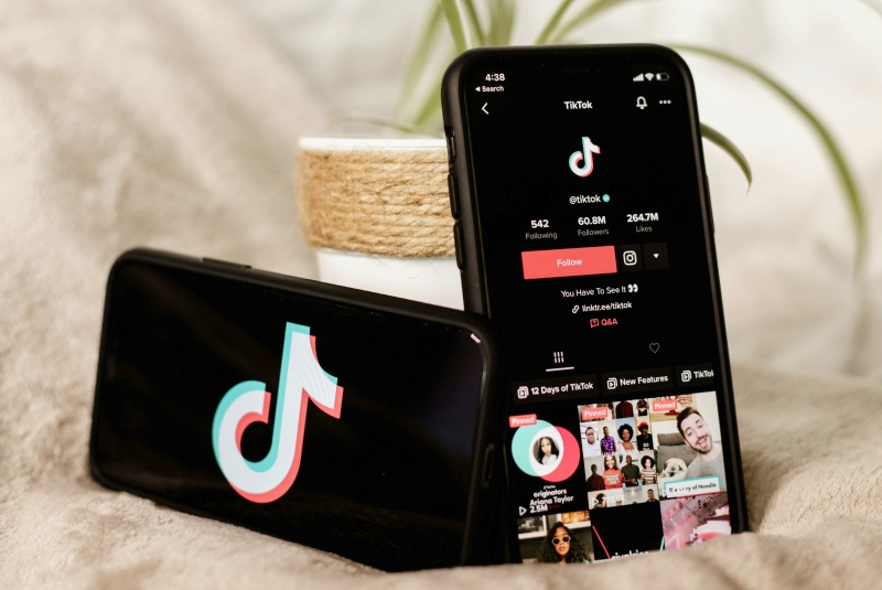 TikTok chống lại Booking: bây giờ bạn có thể đặt chuyến đi và khách sạn chỉ bằng cách xem video