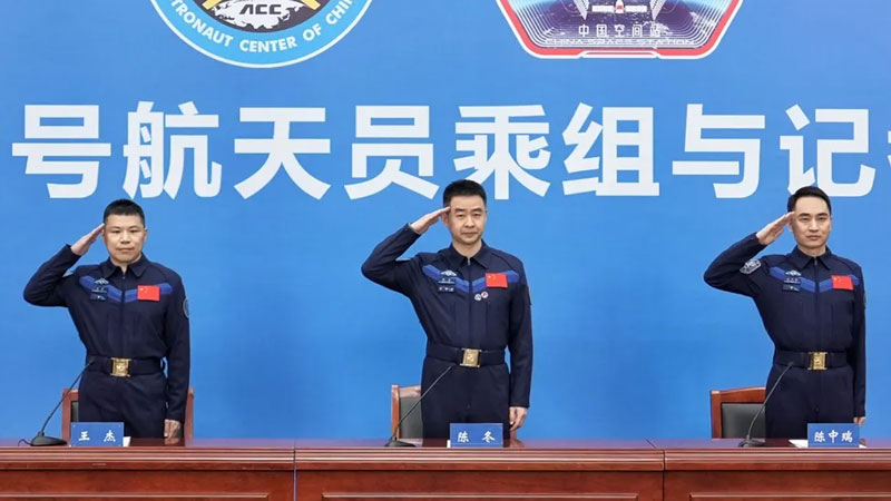 Vết nứt trong cửa sổ tàu vũ trụ: phi hành đoàn Shenzhou‑20 mô tả cuộc sơ tán cứu hộ từ quỹ đạo