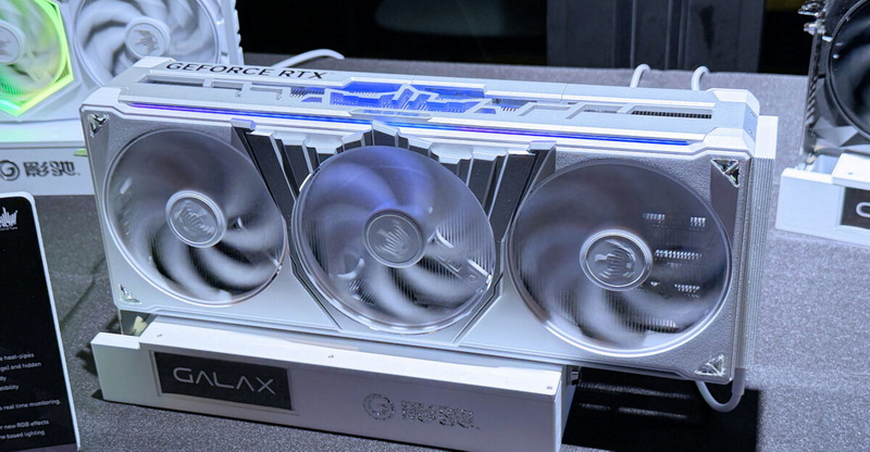 Galax đã giới thiệu khái niệm GeForce RTX 6090 Hall of Fame với bốn quạt và các viên pha lê Swarovski