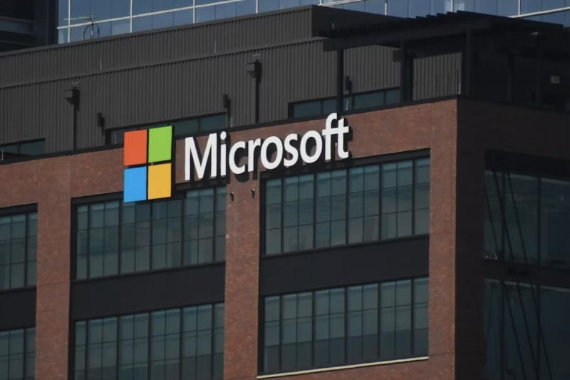 Tại Microsoft, giám đốc tiếp thị đã rời đi sau 35 năm làm việc.