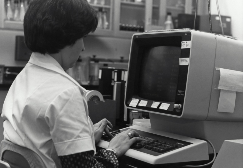 Doanh số bán máy tính cá nhân toàn cầu sẽ giảm 5 % do tăng giá bộ nhớ, trong khi triển vọng duy nhất là Apple và các phân khúc trò chơi.