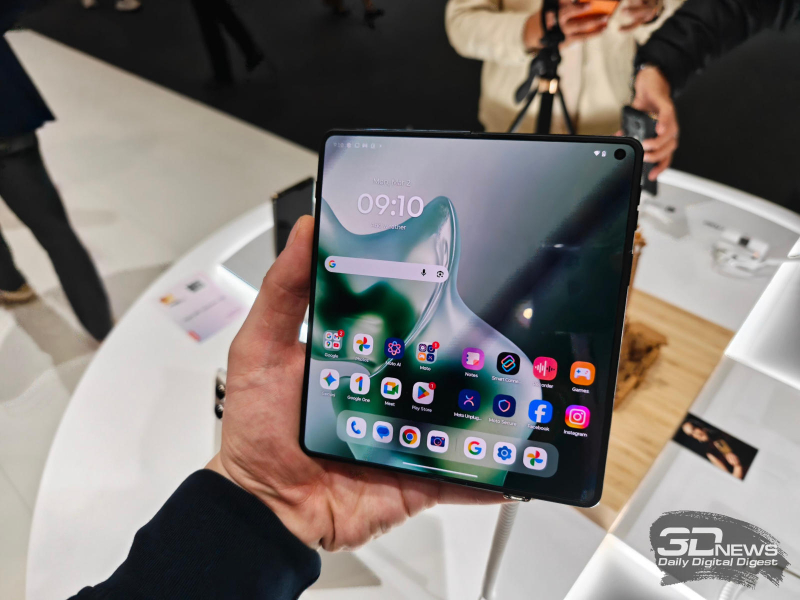 Motorola đã giới thiệu chiếc điện thoại gập linh hoạt mới tên là Razr Fold