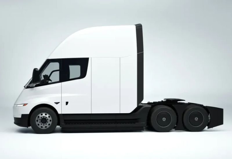 Xe tải Tesla Semi được trang bị pin có dung lượng nhỏ hơn, nhưng phạm vi hoạt động vẫn giữ nguyên