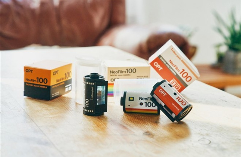 Camera khóa chìa khóa số OPT100 Neo Film tại Nhật Bản được trình bày dưới dạng cuộn phim 35mm