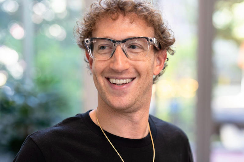 Mark Zuckerberg ủng hộ việc giám sát toàn diện nhân viên Meta✴ như một phương pháp huấn luyện trí tuệ nhân tạo, tuy nhiên độ chính xác của thông tin này còn nghi ngờ.
