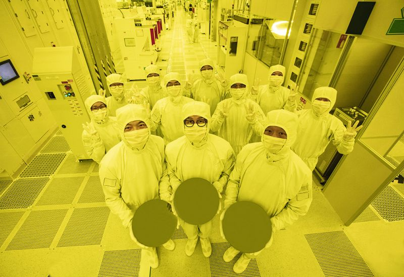 Thị trường bán dẫn toàn cầu sẽ đạt khối lượng 1 nghìn tỷ đô la trong năm nay, đã xảy ra bốn năm sớm hơn dự kiến, nhờ vào sự phát triển của trí tuệ nhân tạo