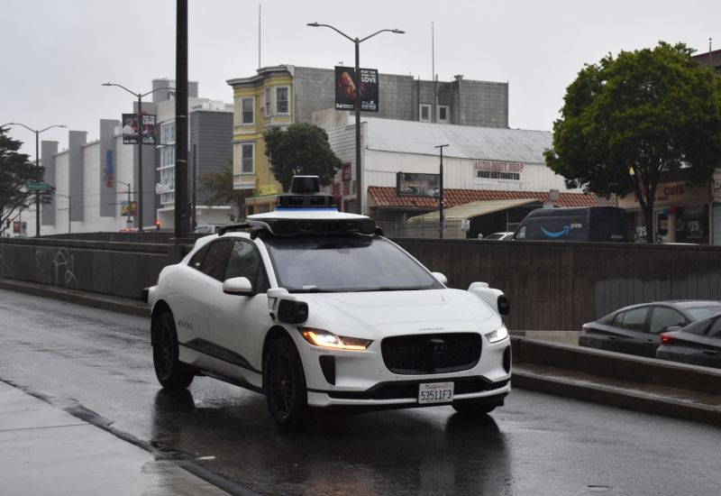 Waymo chấm dứt triển khai xe taxi robot trên các đường cao tốc nhanh tại Mỹ vì lý do an toàn