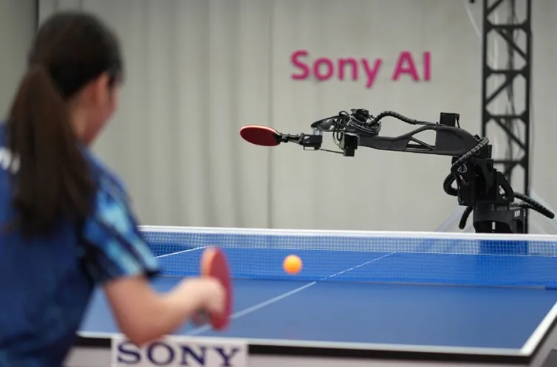 Sony đã ra mắt robot đầu tiên đánh bại các cầu thủ chuyên nghiệp trong môn bóng bàn.