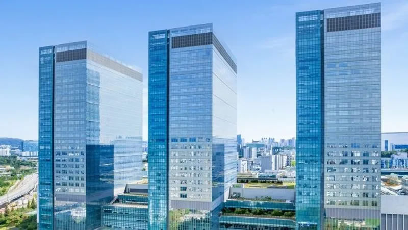 Samsung sẽ bắt đầu cung cấp hàng loạt bộ nhớ HBM4 vào tháng 2, vượt mặt đối thủ.