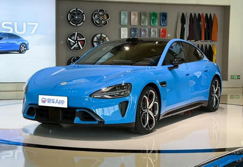 Xiaomi SU7 sau khi cập nhật thiết kế trông mới mẻ và hứa hẹn phạm vi di chuyển lên tới 902 km.