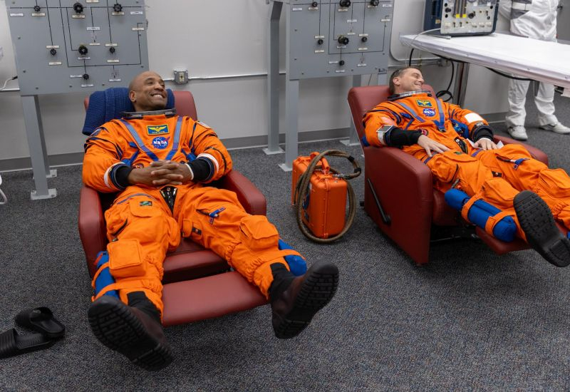 NASA giờ đây cho phép phi hành gia mang theo iPhone trong thời gian thực hiện nhiệm vụ Artemis II tới Mặt Trăng