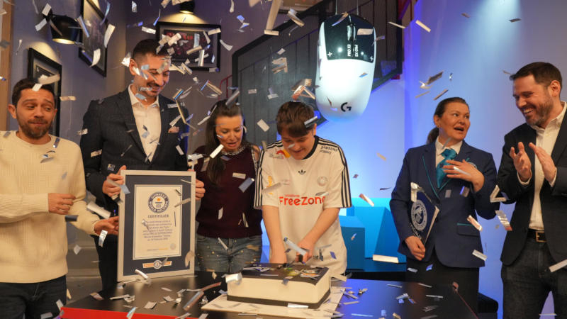 Logitech G Pro X2 Superstrike đã phá vỡ kỷ lục Guinness toàn cầu về số lần nhấp chuột, tuy nhiên trong một số trò chơi nó được gọi là gian lận