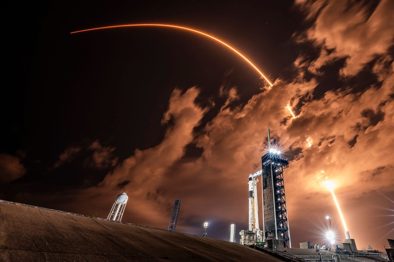 Cơ quan điều tiết FCC đã chỉ trích Amazon: trước tiên hãy triển khai các vệ tinh của riêng mình, rồi mới phàn nàn về SpaceX.