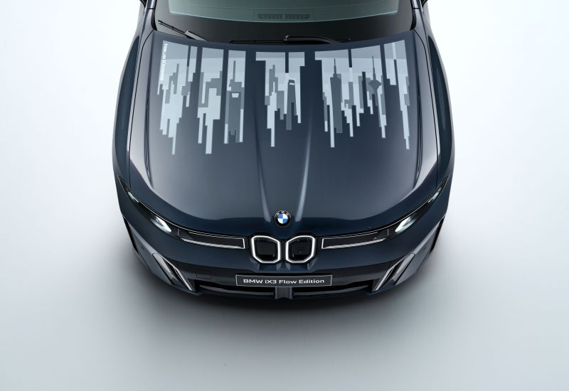 BMW iX3 Flow Edition trình bày nắp máy thay đổi màu sắc nhờ công nghệ “mực điện tử”.