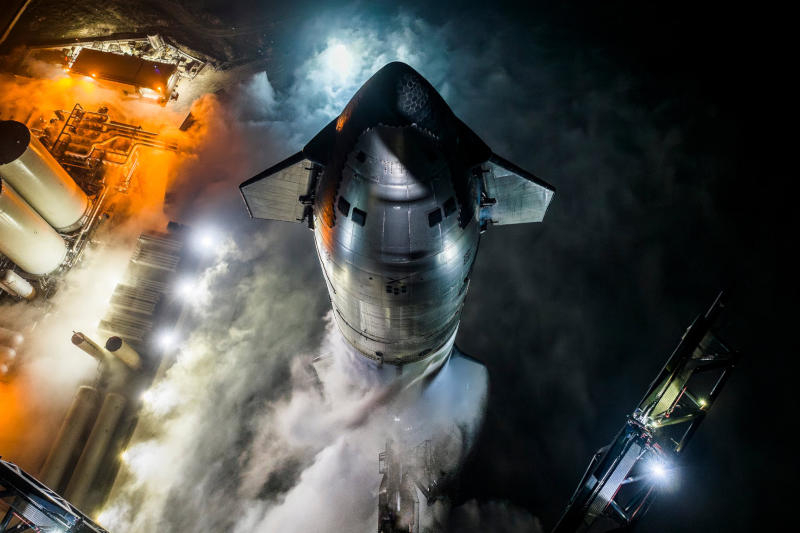 NASA và SpaceX tranh luận về việc cần thiết của điều khiển thủ công trong quá trình hạ cánh lên mặt trăng